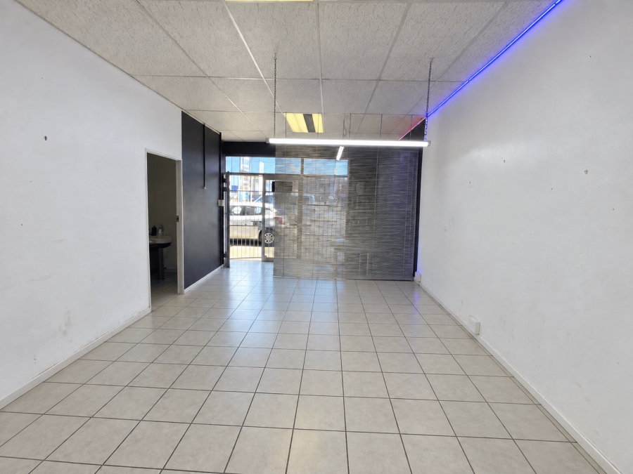 To Let Commercial Property for Rent in Vincent Eastern Cape